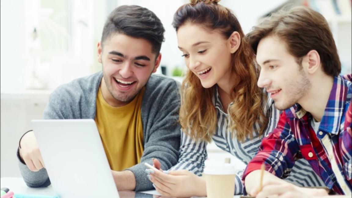 Análisis detallado de informes financieros y métricas empresariales